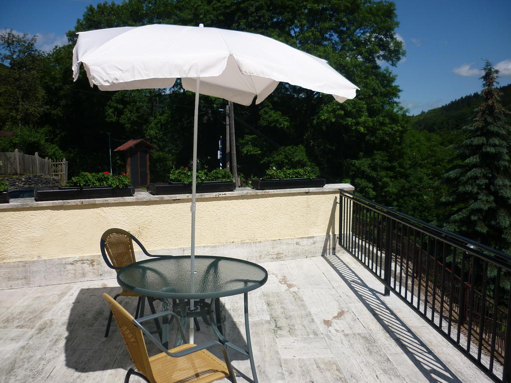 Hotel Waldhaus-Hutzelhoeh Ruhla Exterior photo